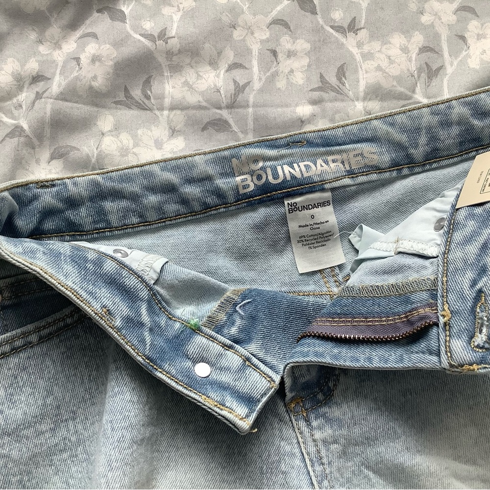 No Boundaries Acid Wash Denim Cutoff Shorts Y2K Casual summer - Picture 2 of 5